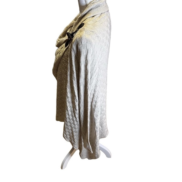 Venus Beige Tan Basket Weave Wrap Sweater with Toggle Closure 
NWT 
Size Small - Picture 7 of 16